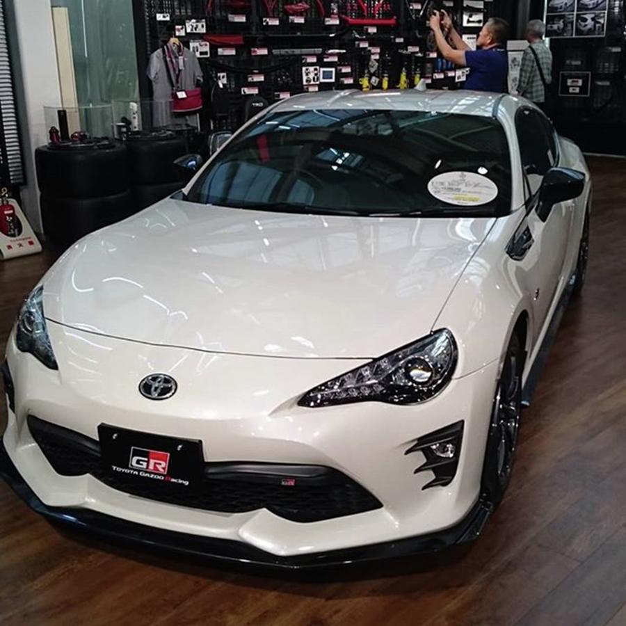 Car Photograph - Toyota 86 #1 by Shuichi Industries