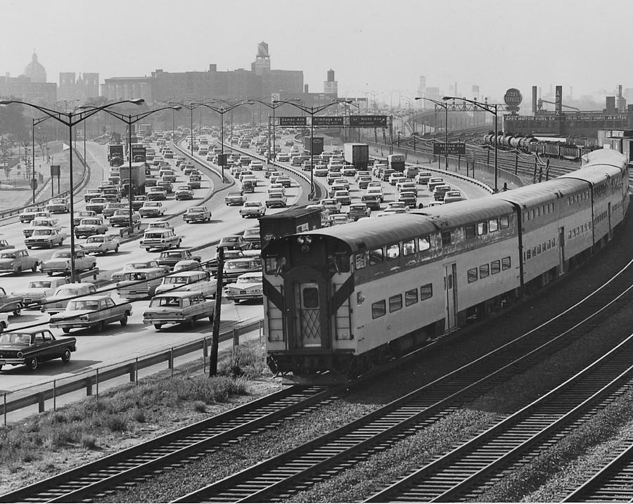 Train Rounds Curve Near North Ave Photograph by Chicago and North Western Historical Society