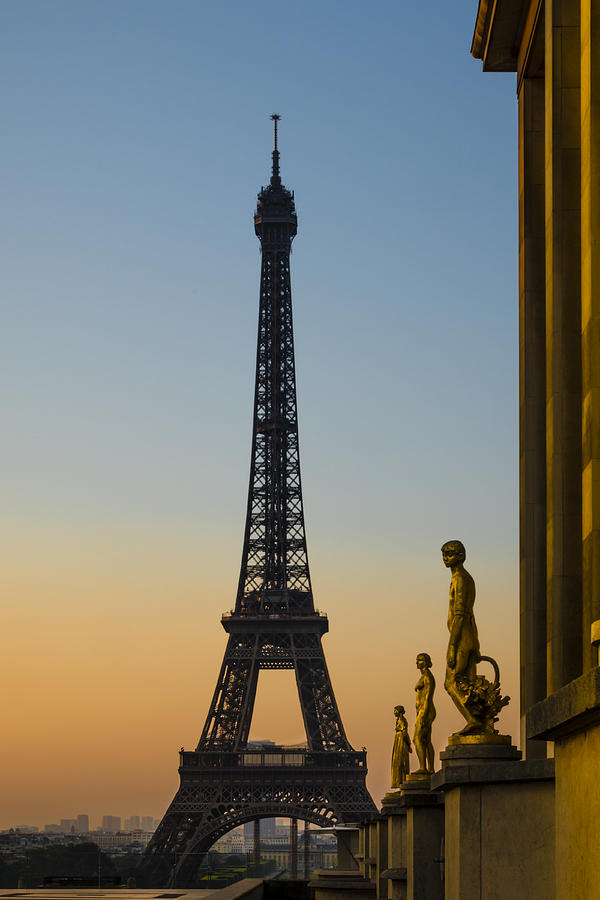 Trocadero Statues with Eiffel Tower #1 Photograph by Oscar Gutierrez