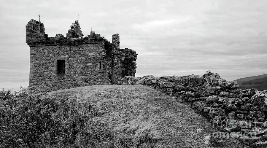Urquhart Castle III #1 Photograph by Chuck Kuhn