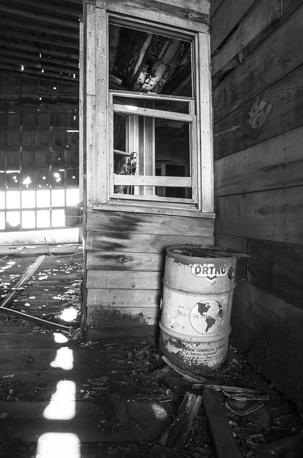 https://images.fineartamerica.com/images/artworkimages/mediumlarge/1/1-vintage-grain-elevator-interior-donald-erickson.jpg