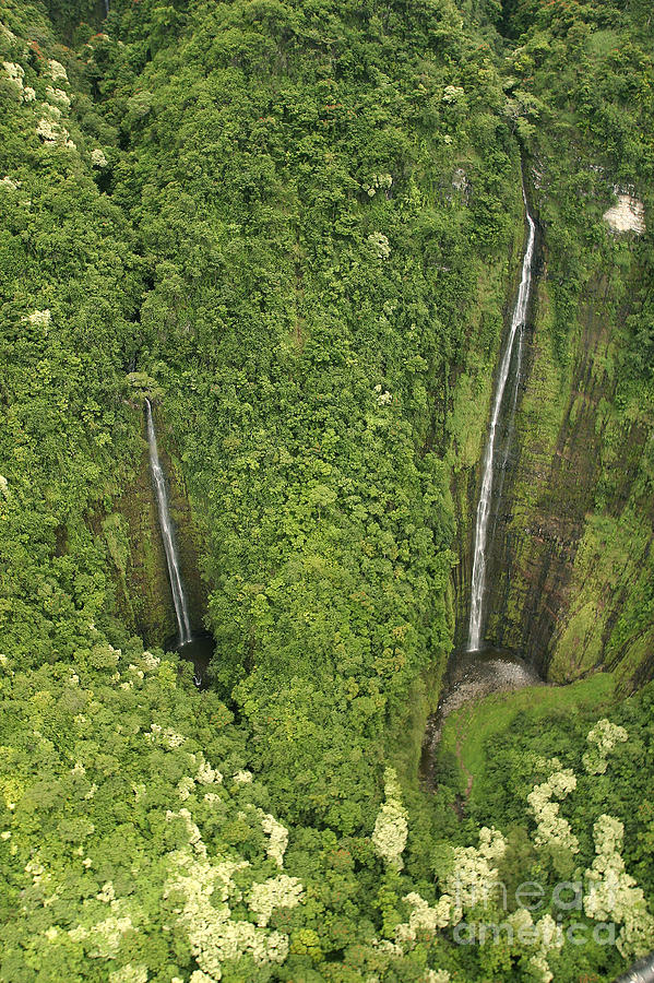 Waihiumalu Waterfall #1 Photograph by Ron Dahlquist - Printscapes