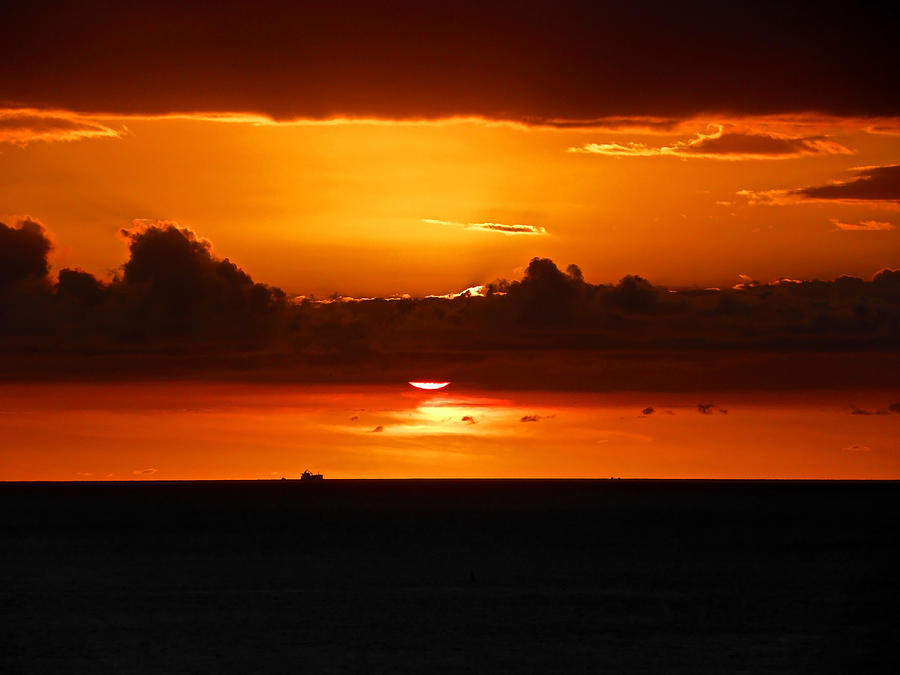 Waikiki Sunset II #1 Photograph by Elizabeth Hoskinson