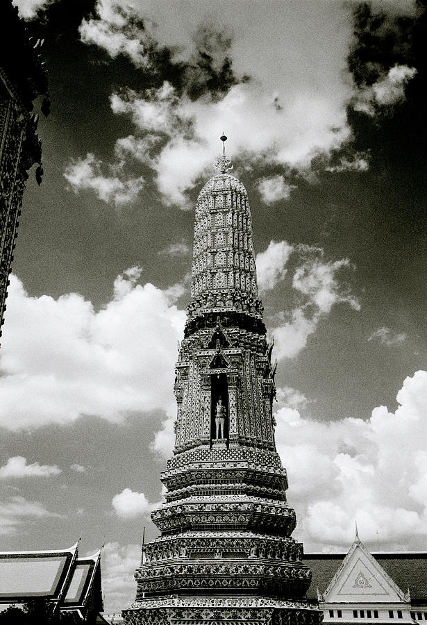 Inspirational Wat Arun And Sky Photograph by Shaun Higson