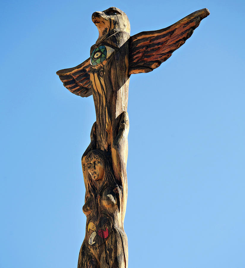 Woman and Eagle Totem Pole #1 Photograph by Marilyn Hunt
