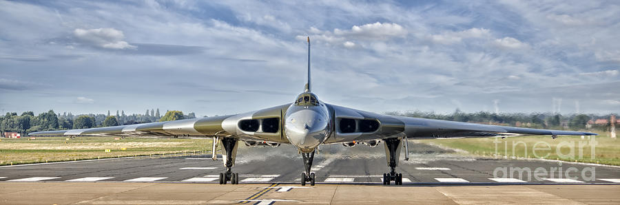 XH558 Vulcan #1 Photograph by Steev Stamford