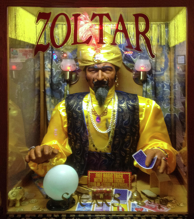 1-zoltar-gej-jones.jpg