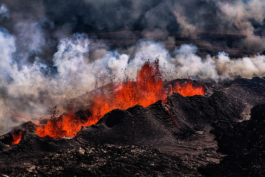 Color Image Photograph - Volcano Eruption At The Holuhraun #14 by Panoramic Images