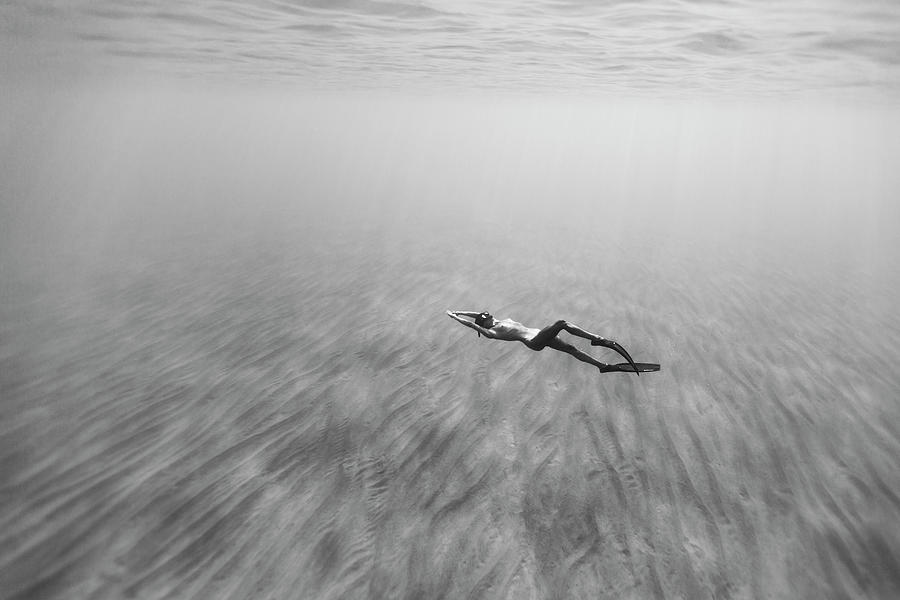 Swim Photograph - 160826-9699 by Enric Gener