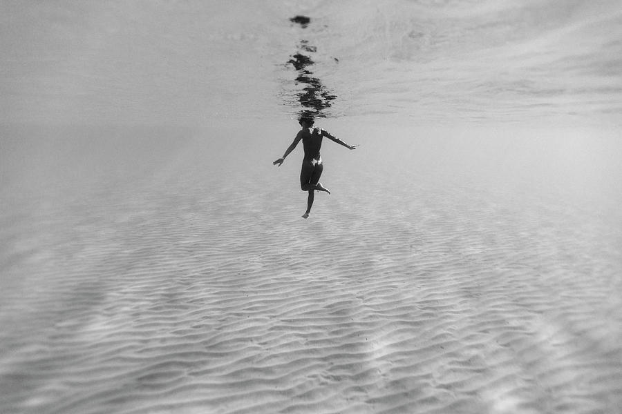 Swim Photograph - 160907-0811 by Enric Gener