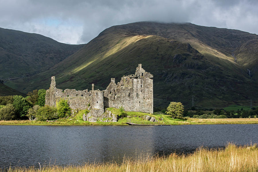 Kilchurn Castle in Scotland Photograph by Arterra Picture Library