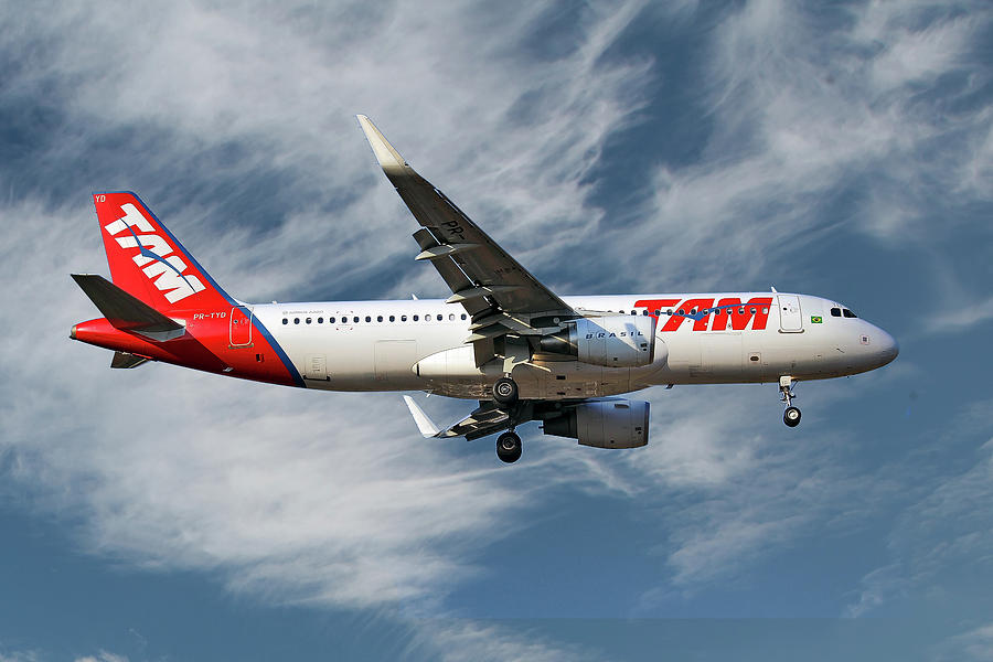 LATAM Brasil Airbus A320-214 Photograph by Smart Aviation | Fine Art ...