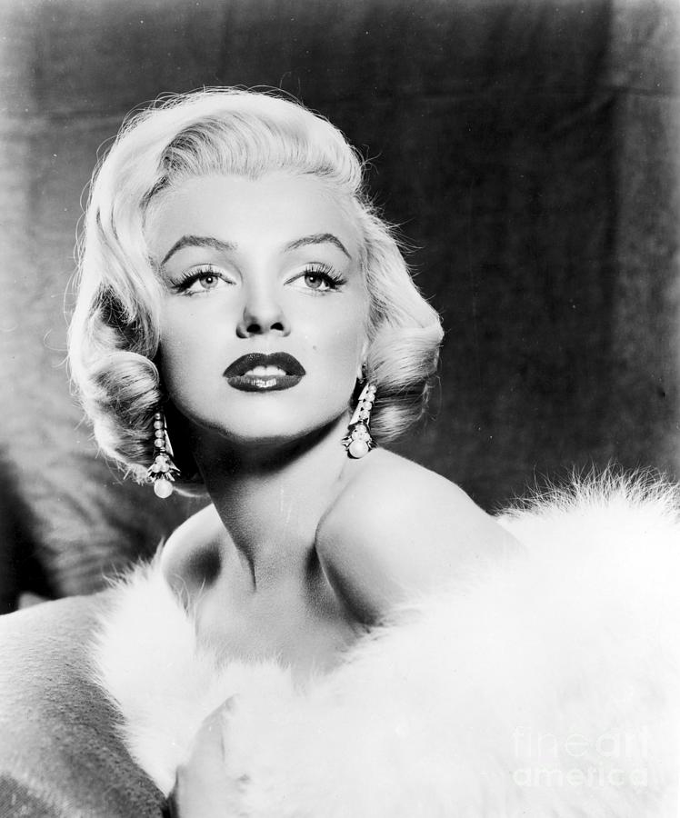 Portrait Photograph - Marilyn Monroe #18 by Granger