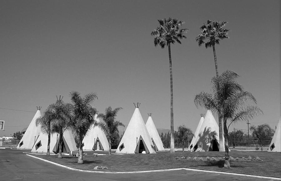 Route 66 - Wigwam Motel Photograph By Frank Romeo