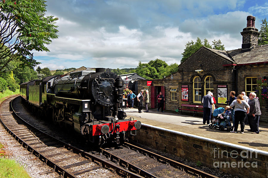 Steam train stationary at Oxenhope Station on the Keithley and Worth ...