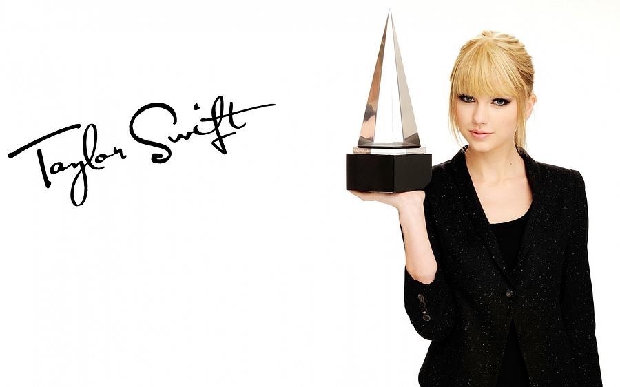 Taylor Swift Digital Art - Taylor Swift #17 by Maye Loeser