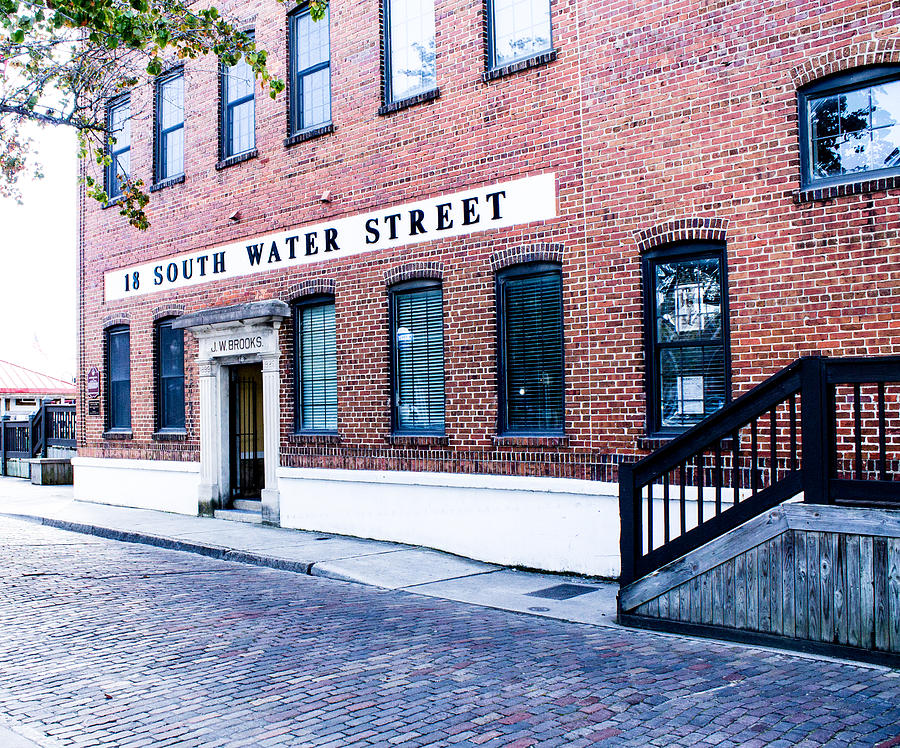 18 South Water Street Photograph by Michele Singer Fine Art America