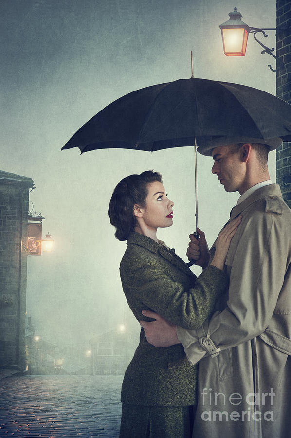 1940s Lovers In The Rain At Night Photograph by Lee Avison
