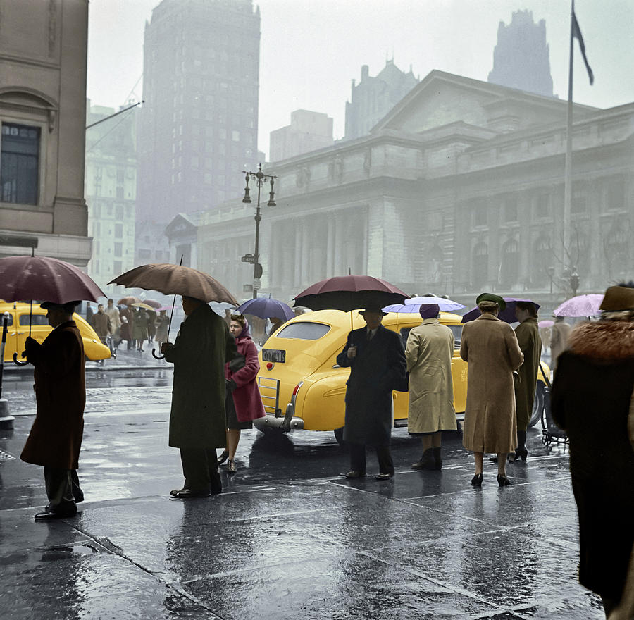 Times Square Rainy Day, New York City - 1943 — Old NYC Photos