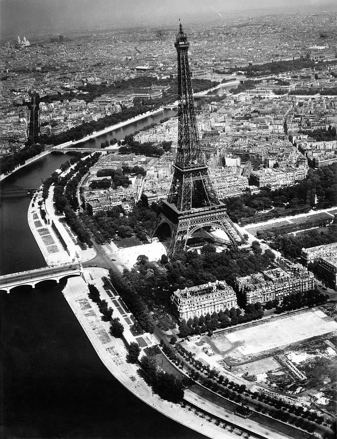 1944 Liberated Paris Photograph by Historic Image