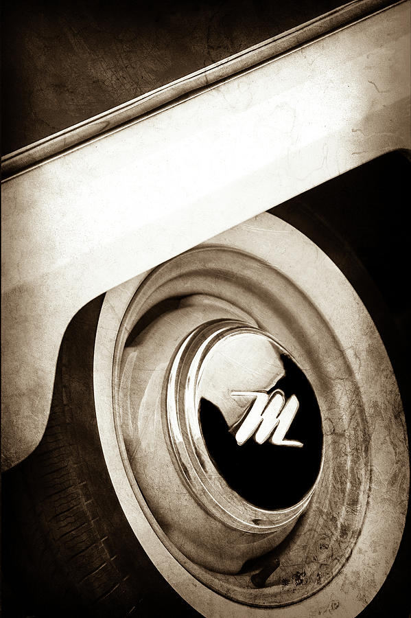 1959 Nash Metropolitan Wheel Emblem -1556s Photograph by Jill Reger
