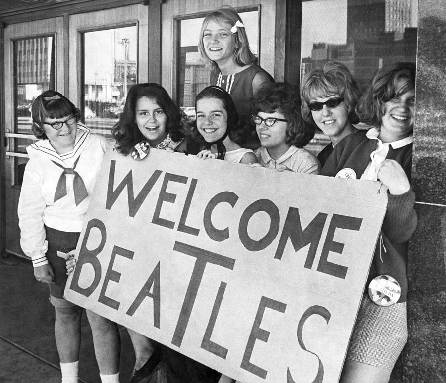 1964 Beatles Fans Photograph by Underwood Archives