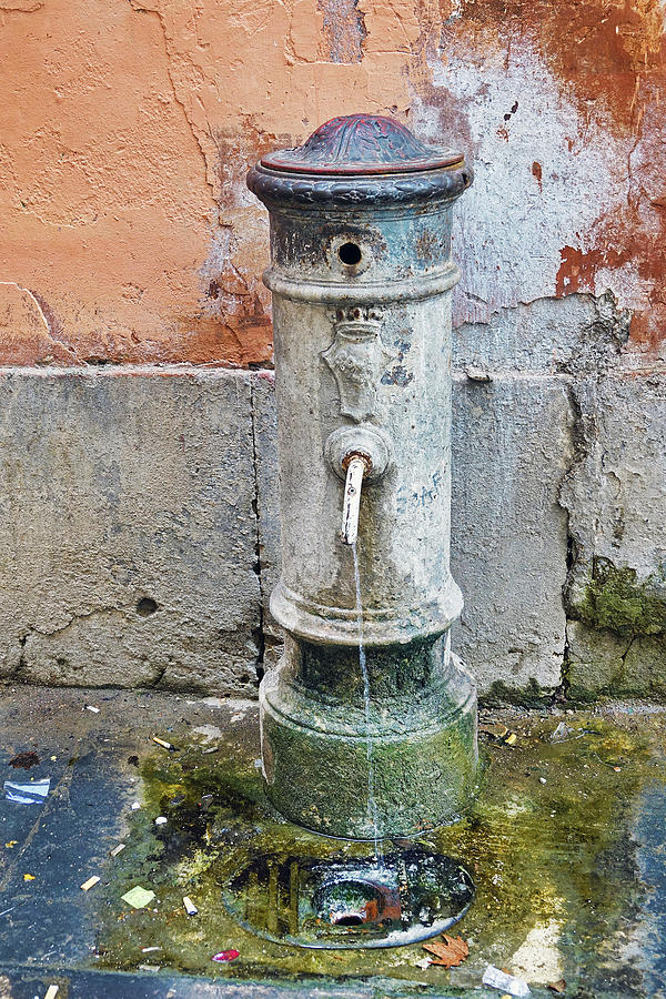 A Fountain In Rome Italy #2 Photograph by Rick Rosenshein