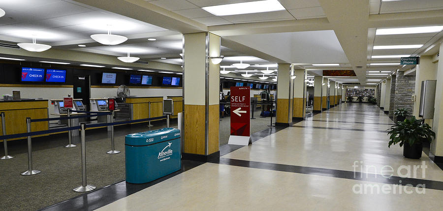 Asheville Regional Airport - Avl - North Carolina Photograph by David ...