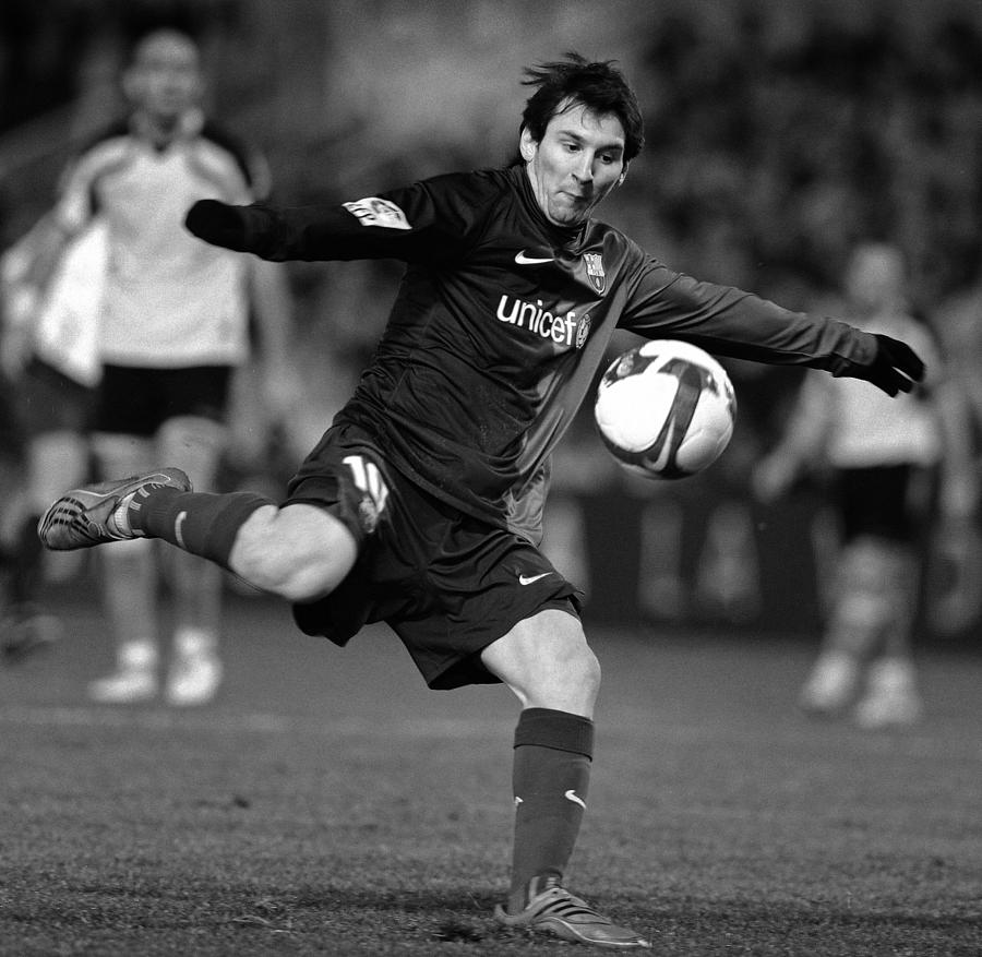 Lionel Messi Photograph - Lionel Messi 2 by Rafa Rivas