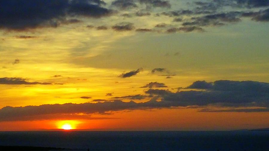 Extraordinary Maui Sunset Photograph by J R Yates