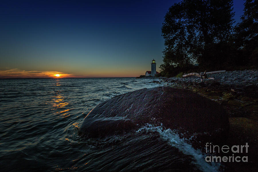 Nine Mile Point Lighthouse #1 Photograph by Roger Monahan