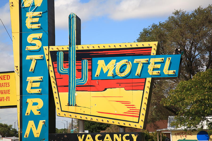 Route 66 - Western Motel Photograph by Frank Romeo