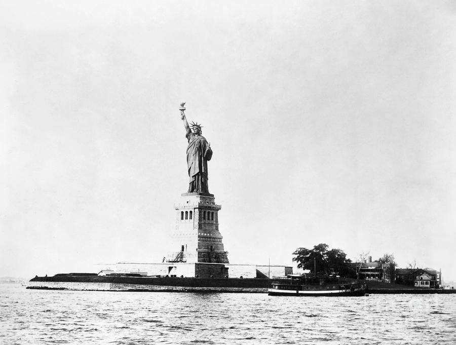 STATUE OF LIBERTY, c1890 #2 Photograph by Granger