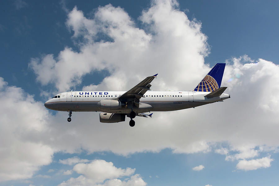 United Airlines Airbus A320 232 Photograph By Smart Aviation Pixels