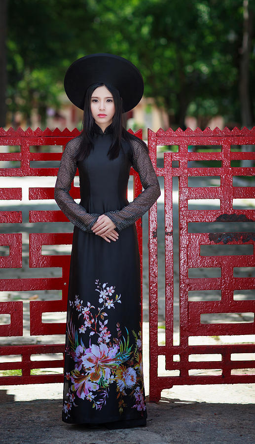 Vietnamese Beautiful Women Wearing Ao Dai At Pagoda Photograph By Huynh Thu Fine Art America