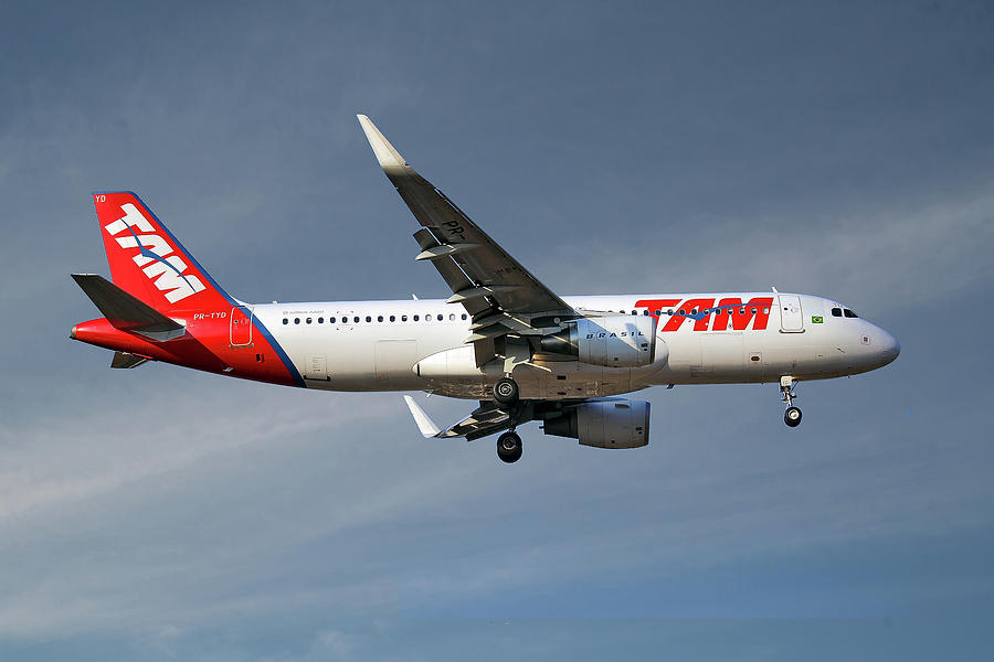 Airbus Photograph - Latam Brasil Airbus A320-214 by Smart Aviation Airbus Photograph - Latam Brasil Airbus A320-214 by Smart Aviation