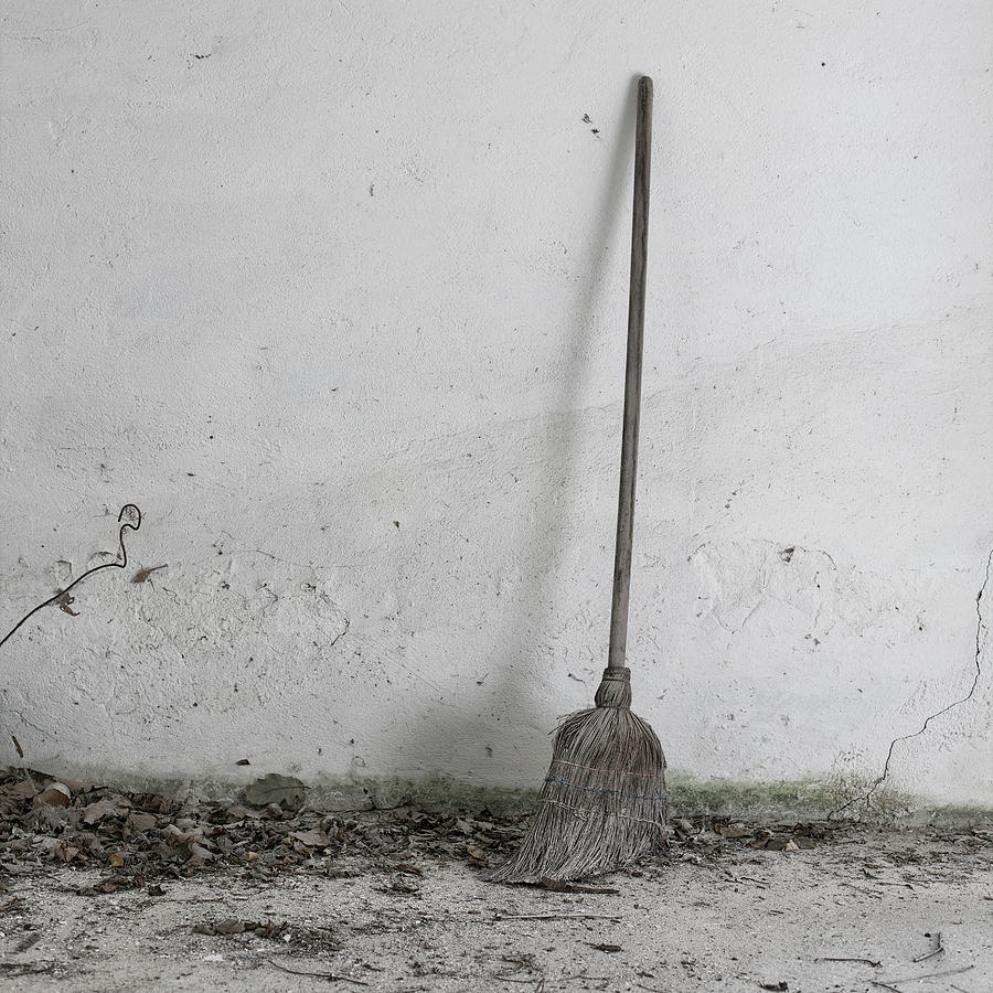 Broom Photograph - 2015 La Scopa by Roberto Ferrero