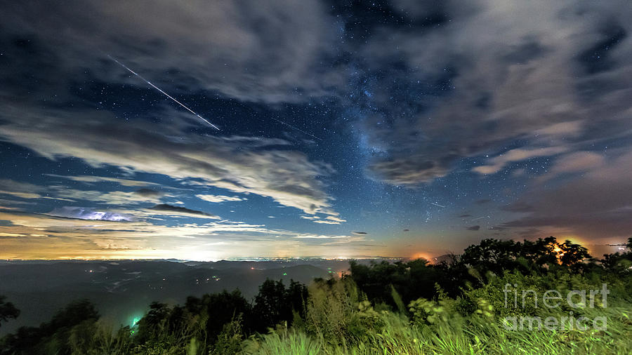 2017 Perseid Meteor Shower Photograph by Robert Loe