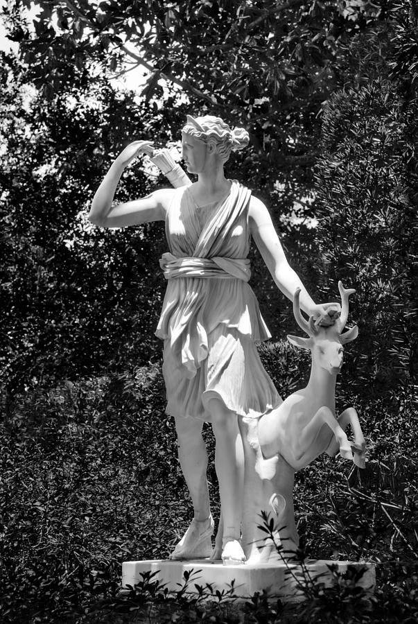 201707040-003HK Dianna Statue 2x3 BW Photograph by Alan Tonnesen