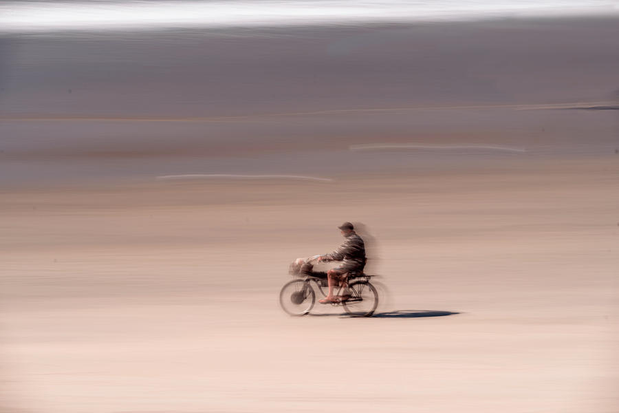201802080-003 Bicycle on Beach 2x3 Photograph by Alan Tonnesen