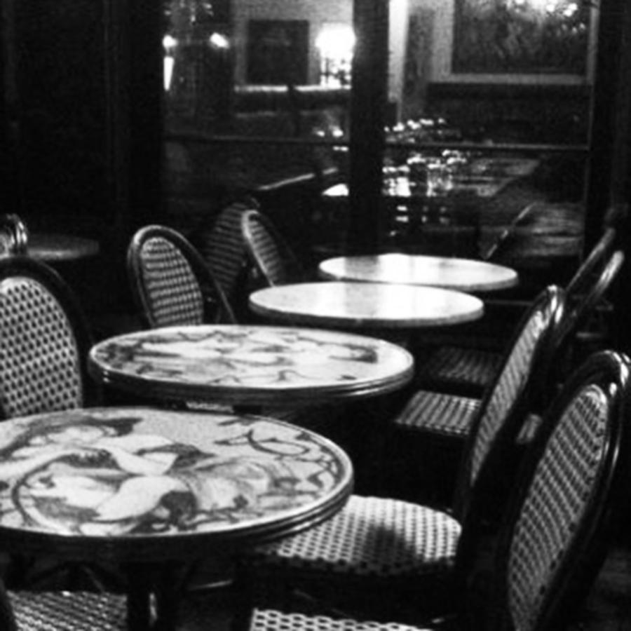 Restaurant Photograph - The wait by Lynda Gagnon