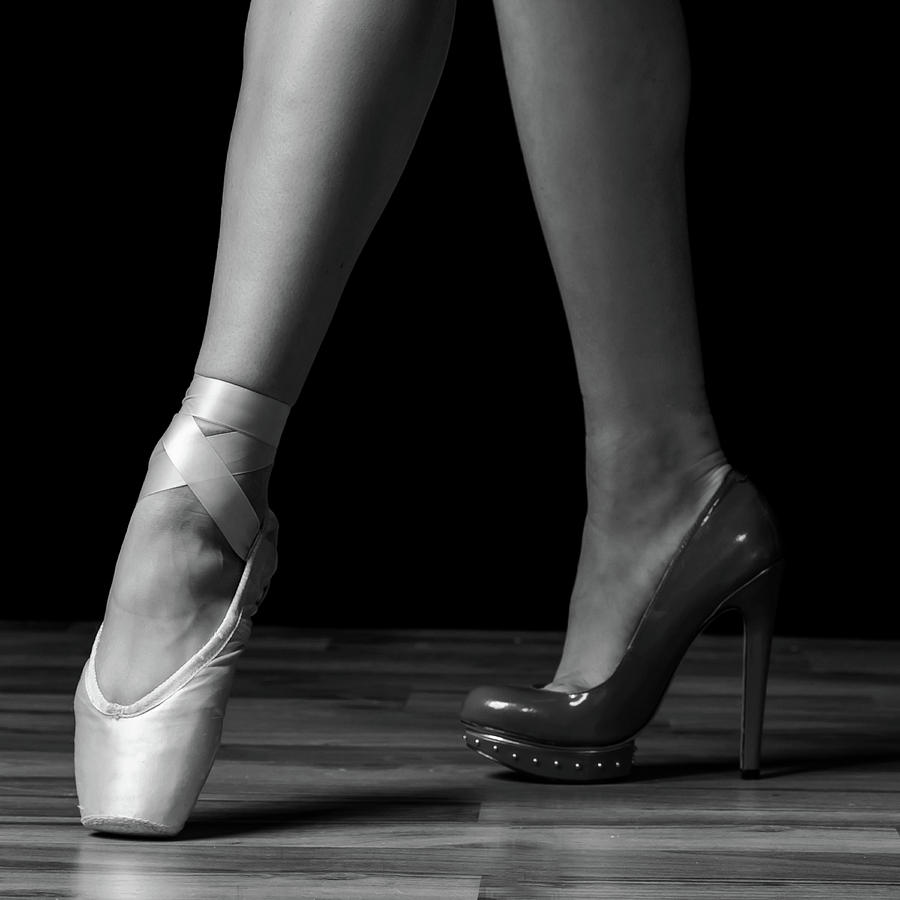 Ballet en Pointe #27 Photograph by Michelle Whitmore