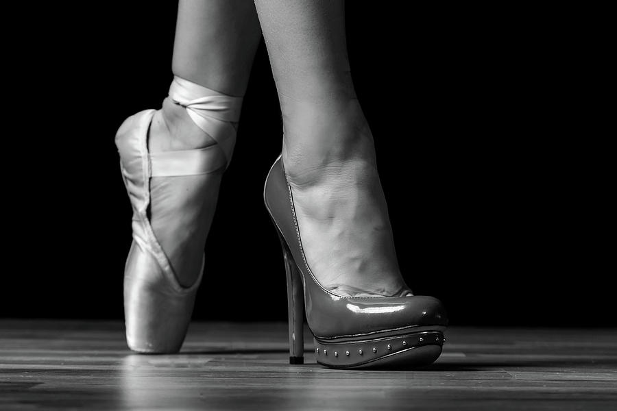 Arts Photograph - Ballet en Pointe #28 by Michelle Whitmore