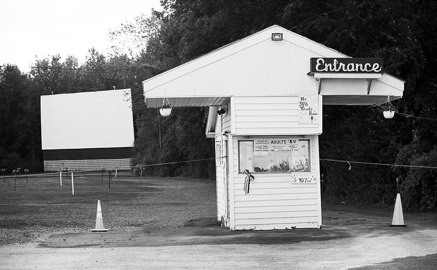 Up Movie Photograph - Auburn, NY - Drive-In Theater BW #3 by Frank Romeo