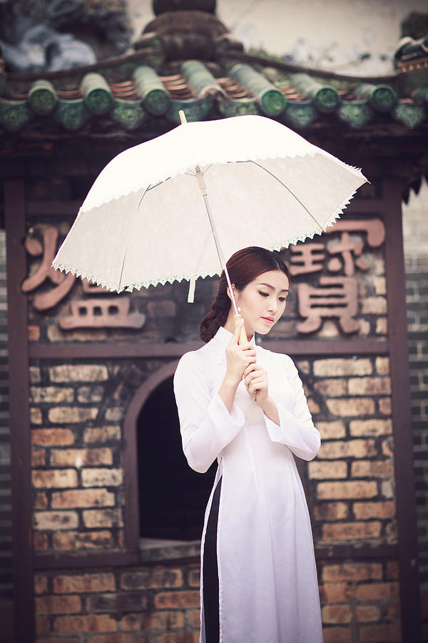 Beautiful Vietnamese Women With Ao Dai Holding Umbrella Vintage Style Photograph By Huynh Thu