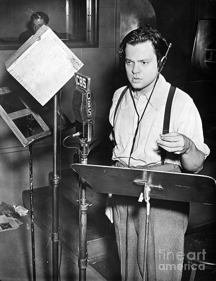 Orson Welles Photograph by Granger