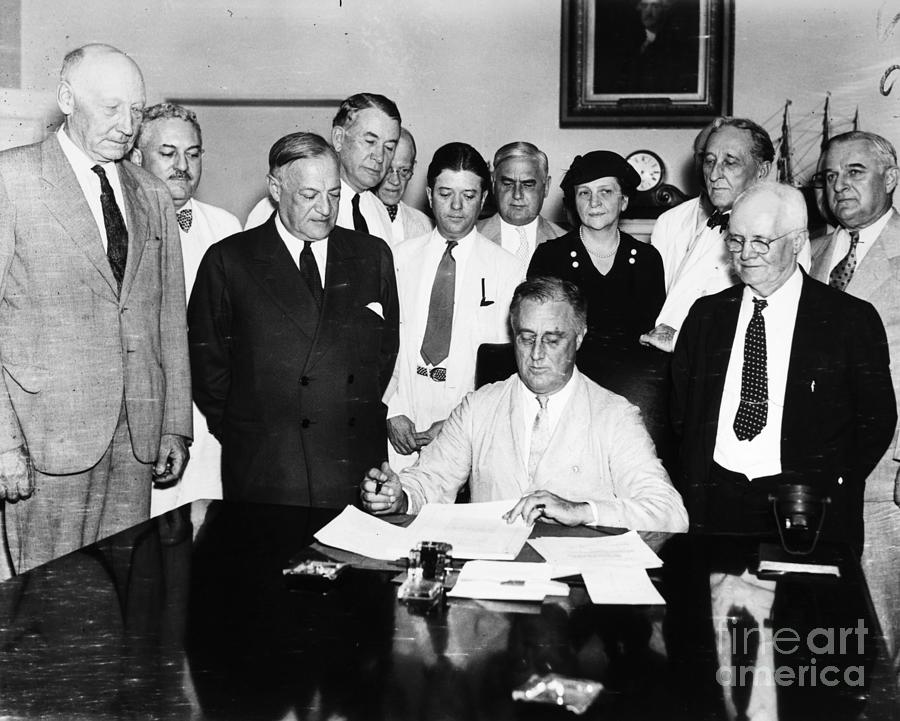 Social Security Act, 1935 #3 Photograph by Granger