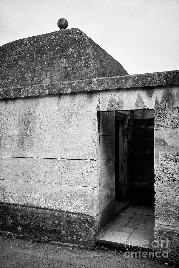 The old lock-up village jail cell from the 18th century called a blind ...