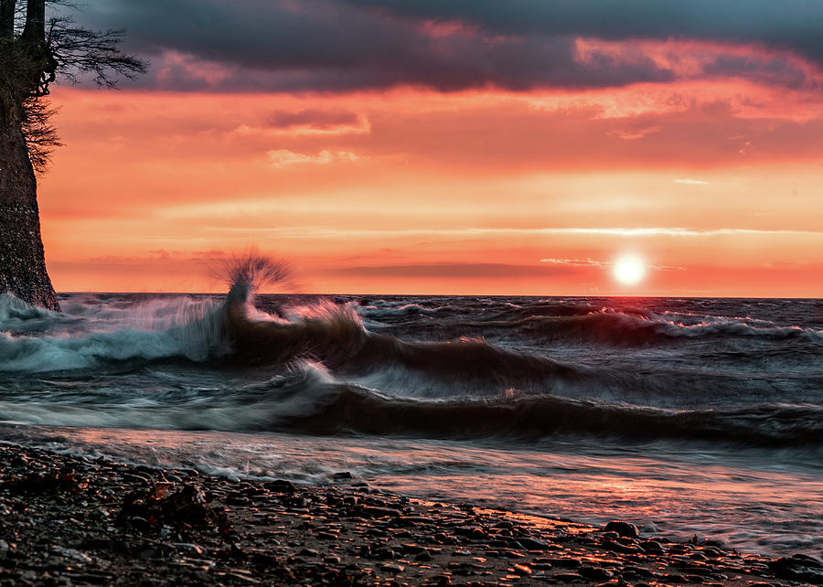 Lake Erie Waves Photograph by Dave Niedbala