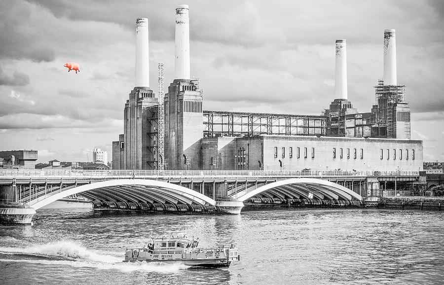 London Photograph - Pink Floyd Pig at Battersea #5 by Dawn OConnor